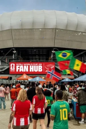 ফিফা বিশ্বকাপ উপলক্ষে নিউ ইয়র্ক সিটিতে ফুটবল ভক্তদের জন্য ফ্রি ম্যাচ দেখার বিশেষ আয়োজন। পাঁচটি বরোতে বড় পর্দায় খেলা দেখার সুযোগ পাচ্ছেন দর্শকরা